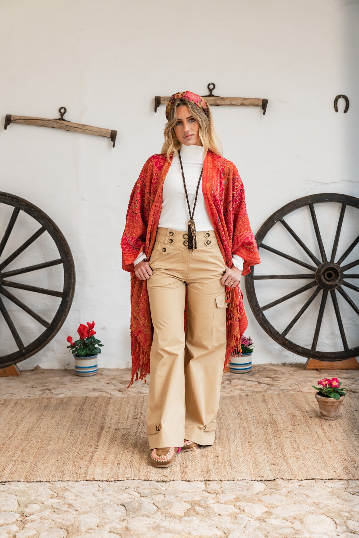 Binissaida Poncho Classic Embroidey Fucsia
