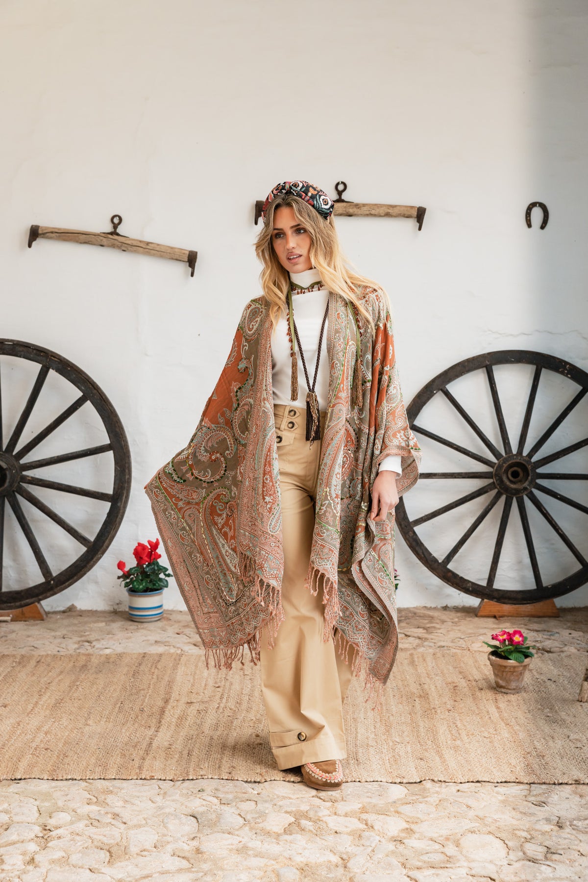 Binissaida Poncho Classic Embroidey