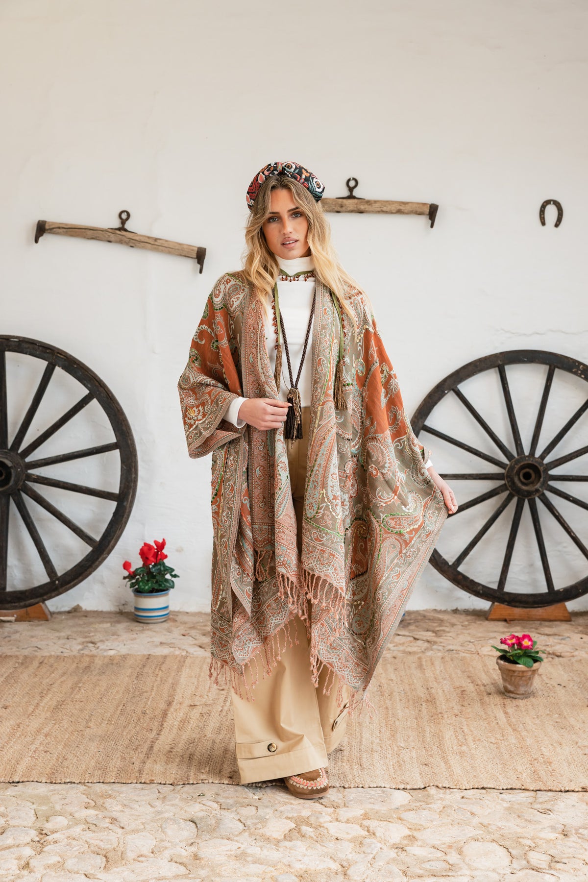 Binissaida Poncho Classic Embroidey