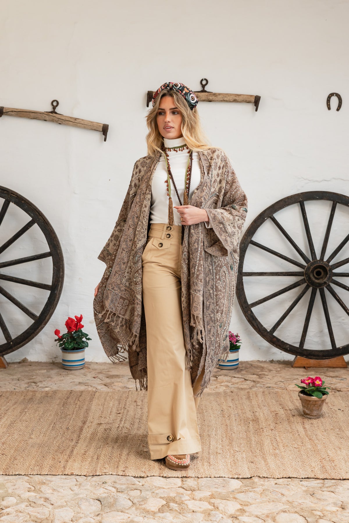 Binissaida Poncho Classic Embroidey