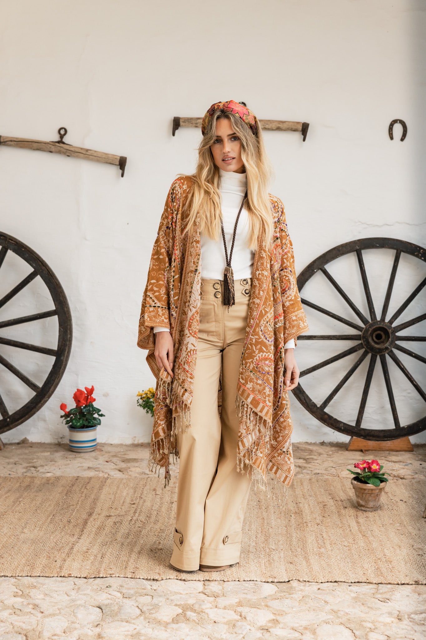 Binissaida Poncho Classic Embroidey