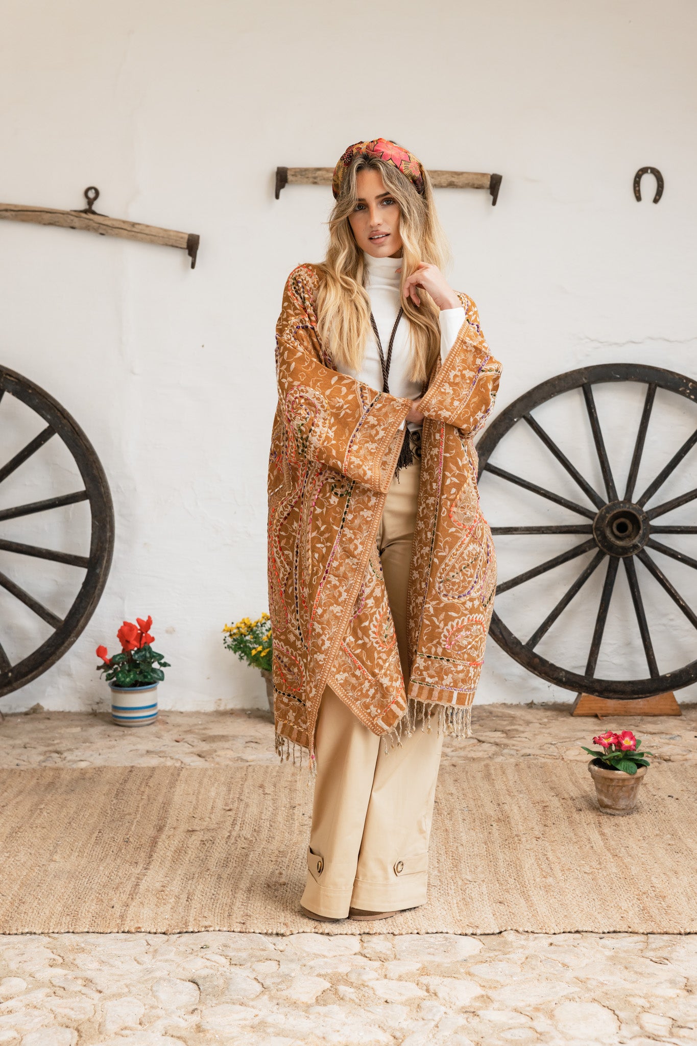 Binissaida Poncho Classic Embroidey