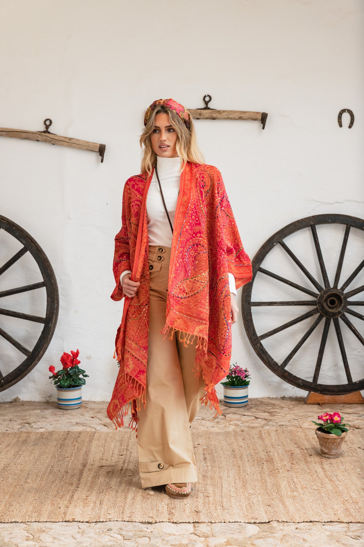 Binissaida Poncho Classic Embroidey 