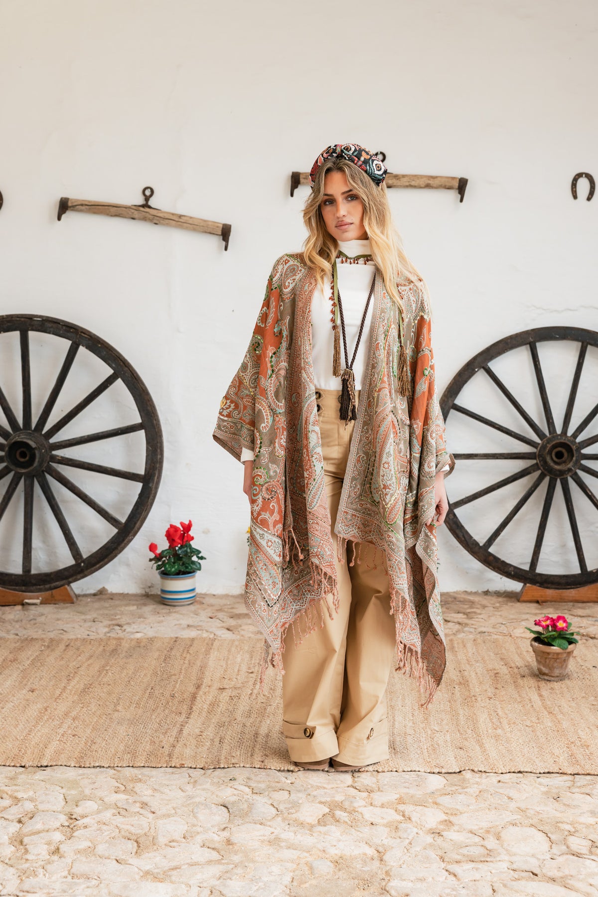 Binissaida Poncho Classic Embroidey Green-Grey