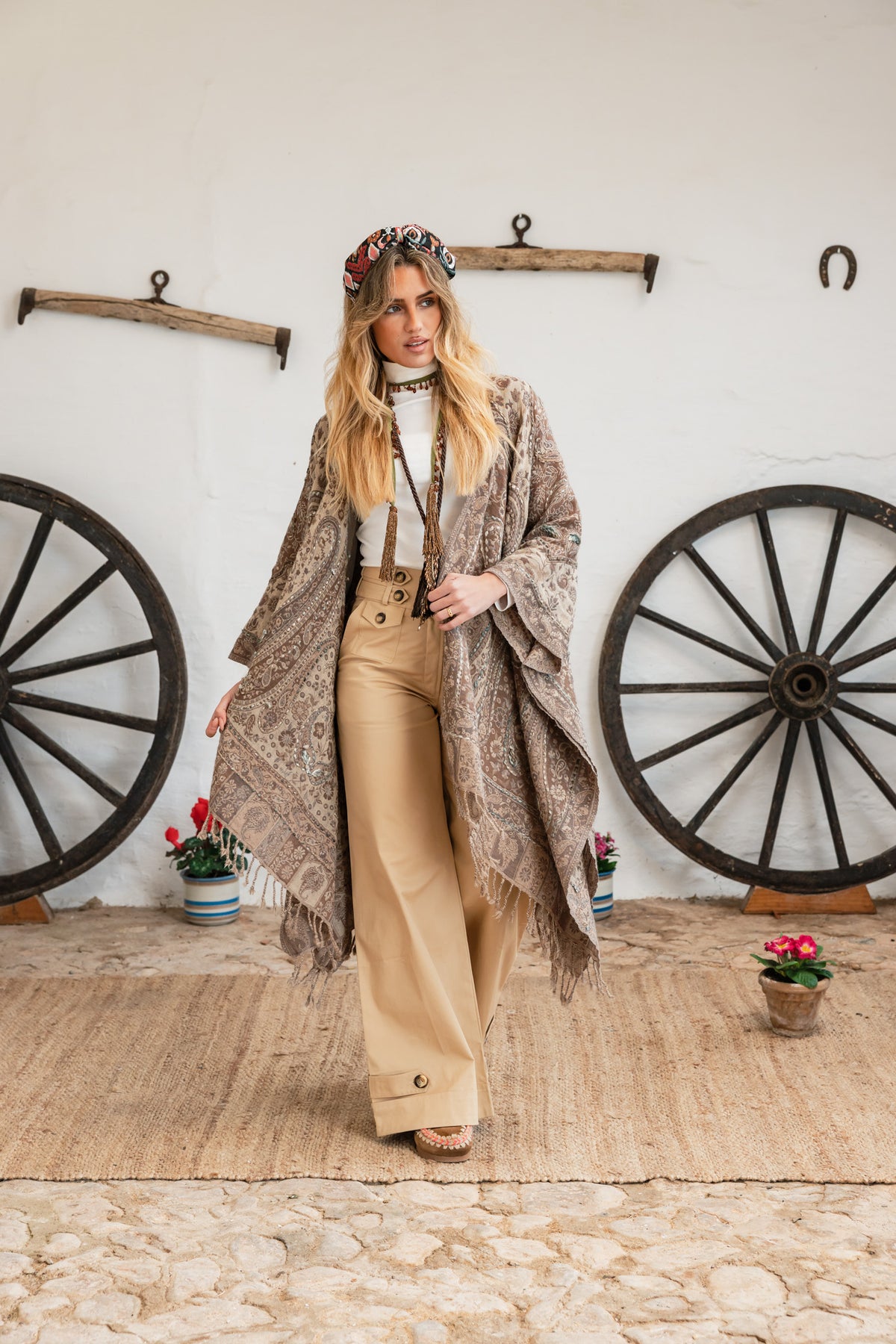 Binissaida Poncho Classic Embroidey 