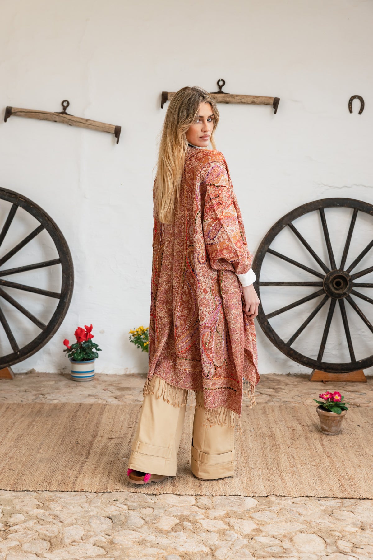 Binissaida Poncho Classic Embroidey Toste