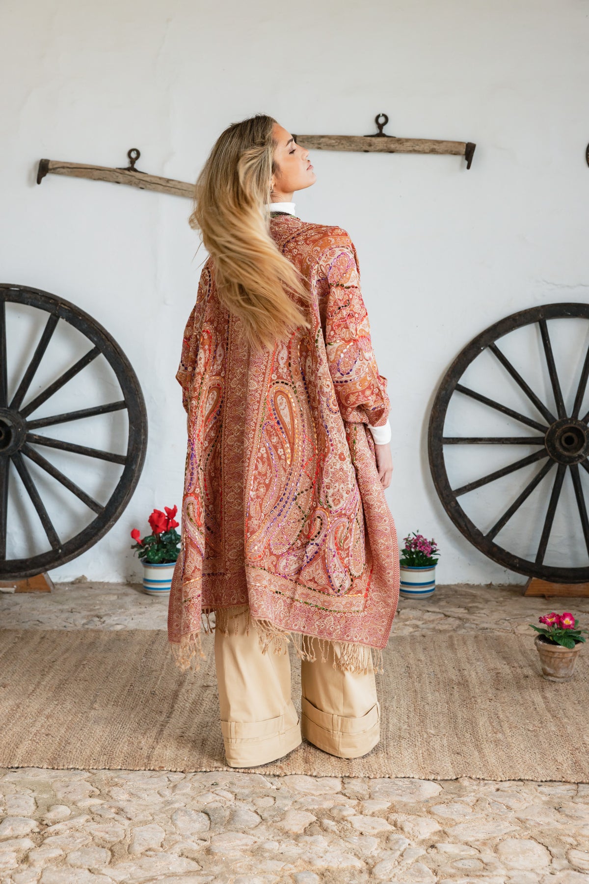 Binissaida Poncho Classic Embroidey Toste