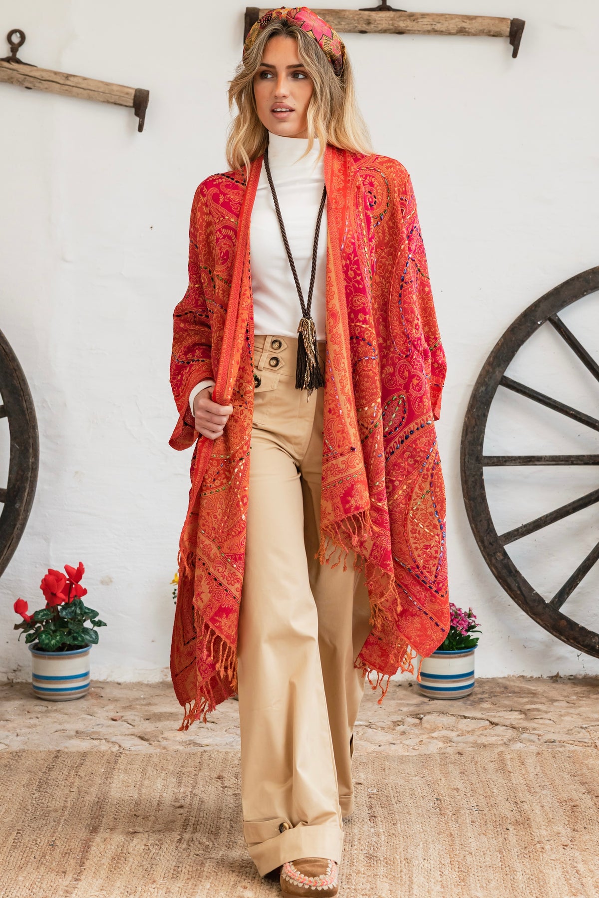 Binissaida Poncho Classic Embroidey 