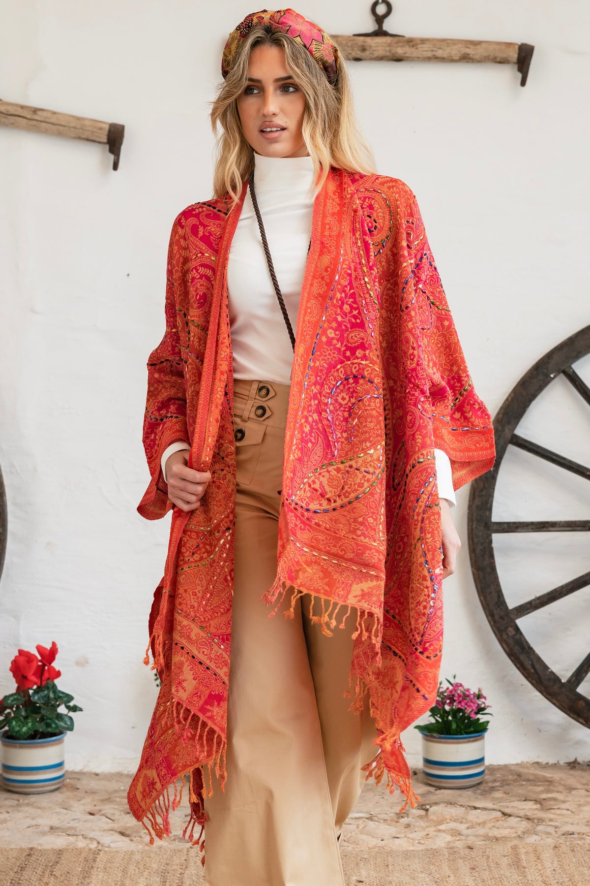 Binissaida Poncho Classic Embroidey 