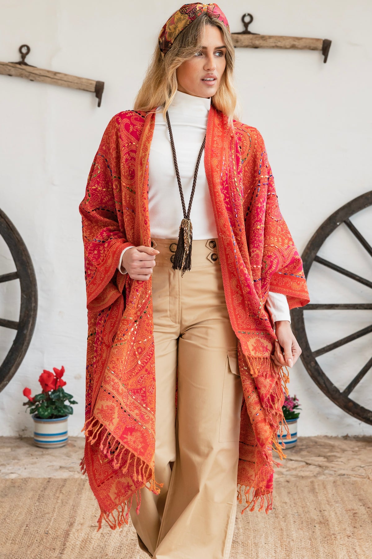 Binissaida Poncho Classic Embroidey 