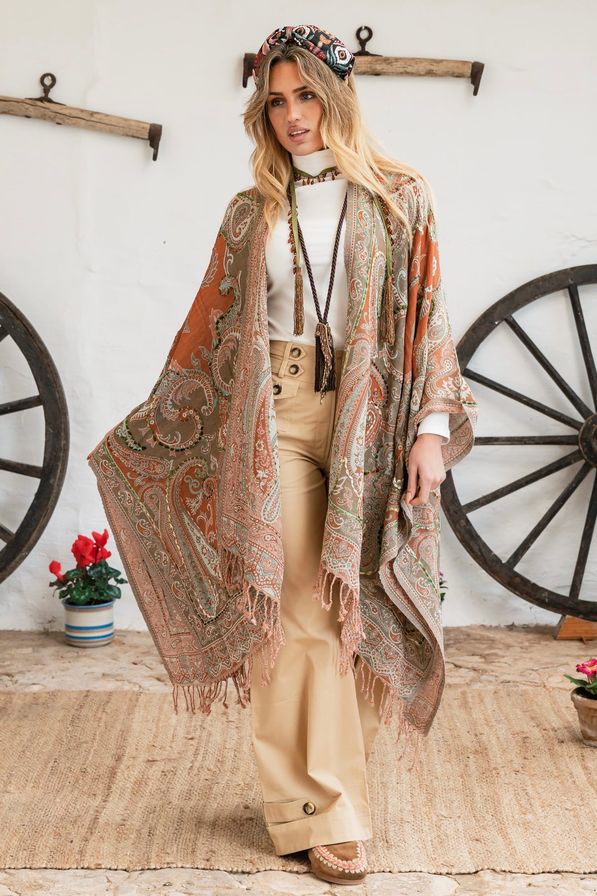 Binissaida Poncho Classic Embroidey 