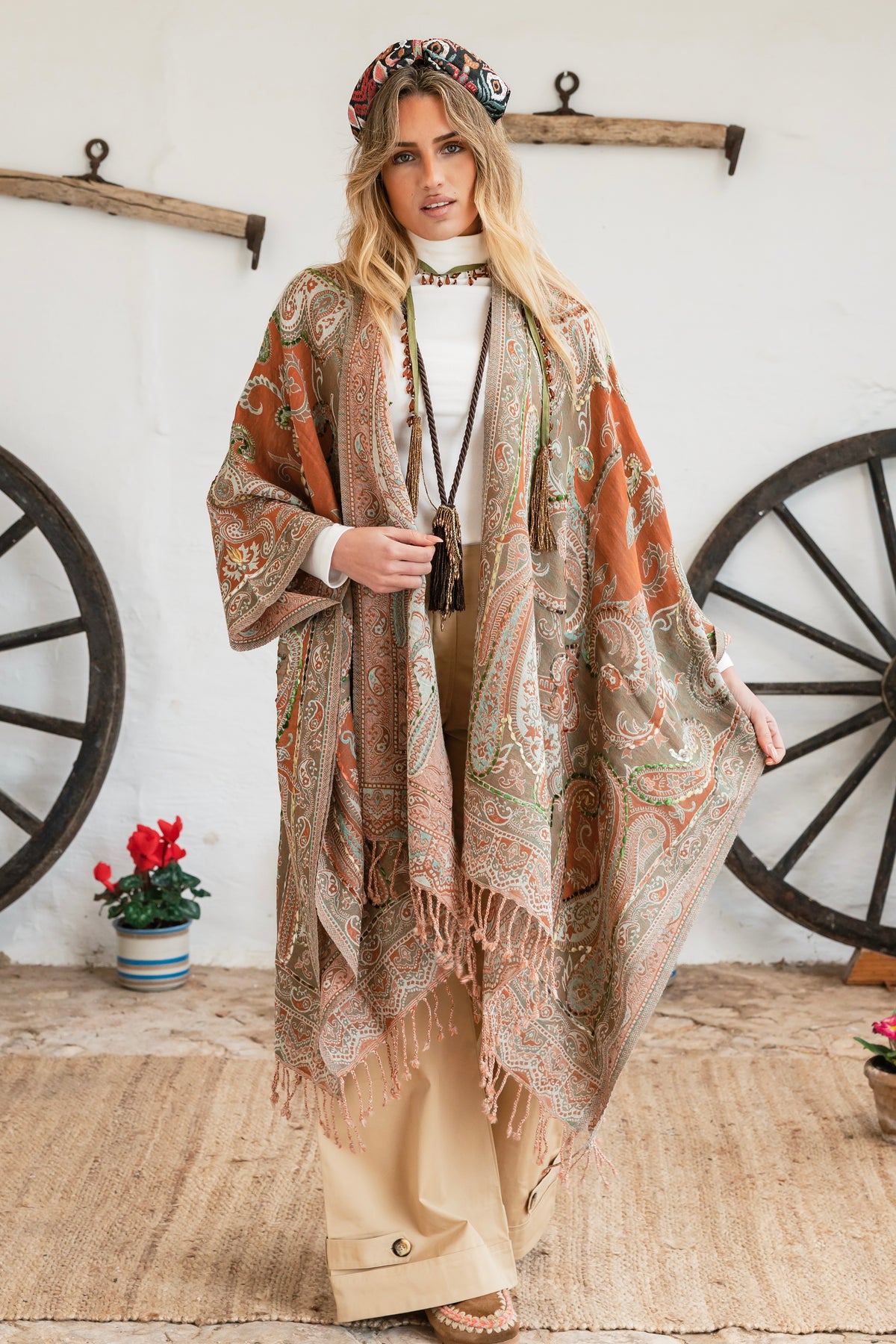 Binissaida Poncho Classic Embroidey 
