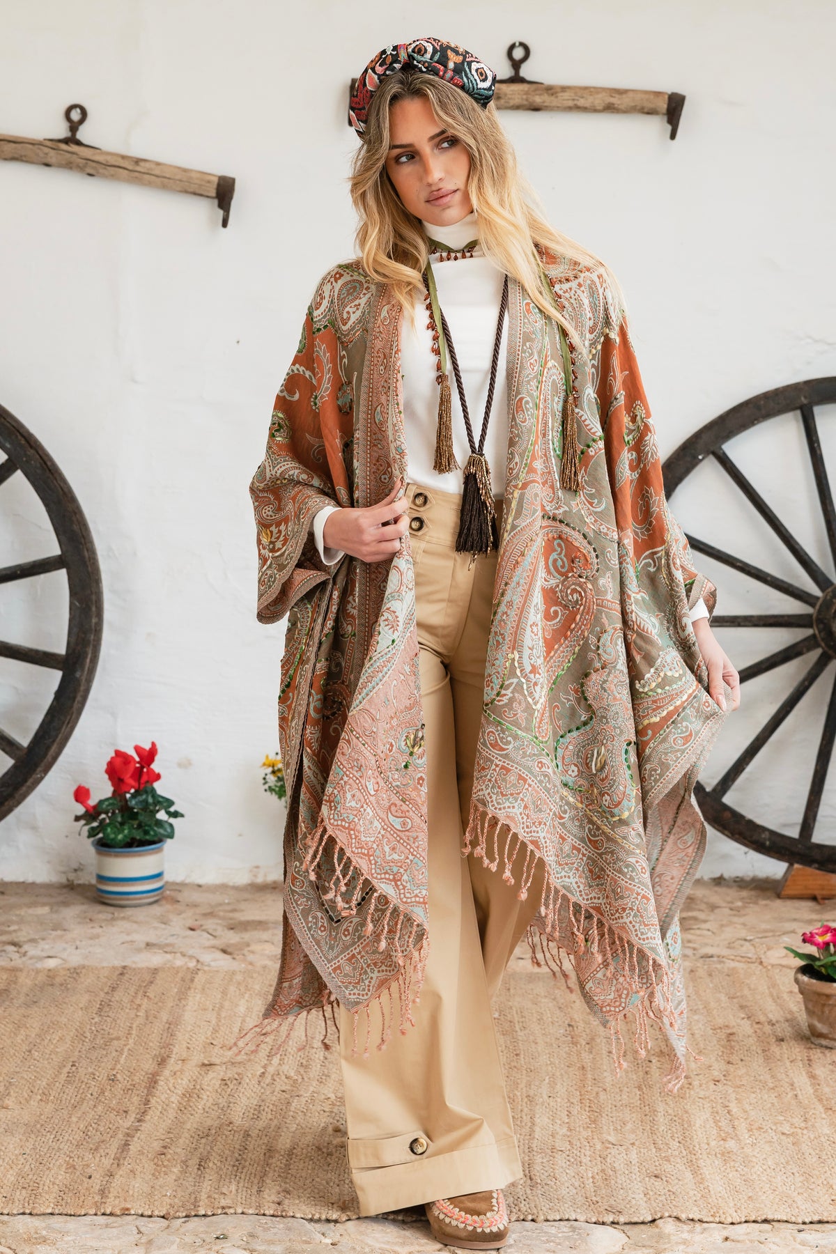 Binissaida Poncho Classic Embroidey 