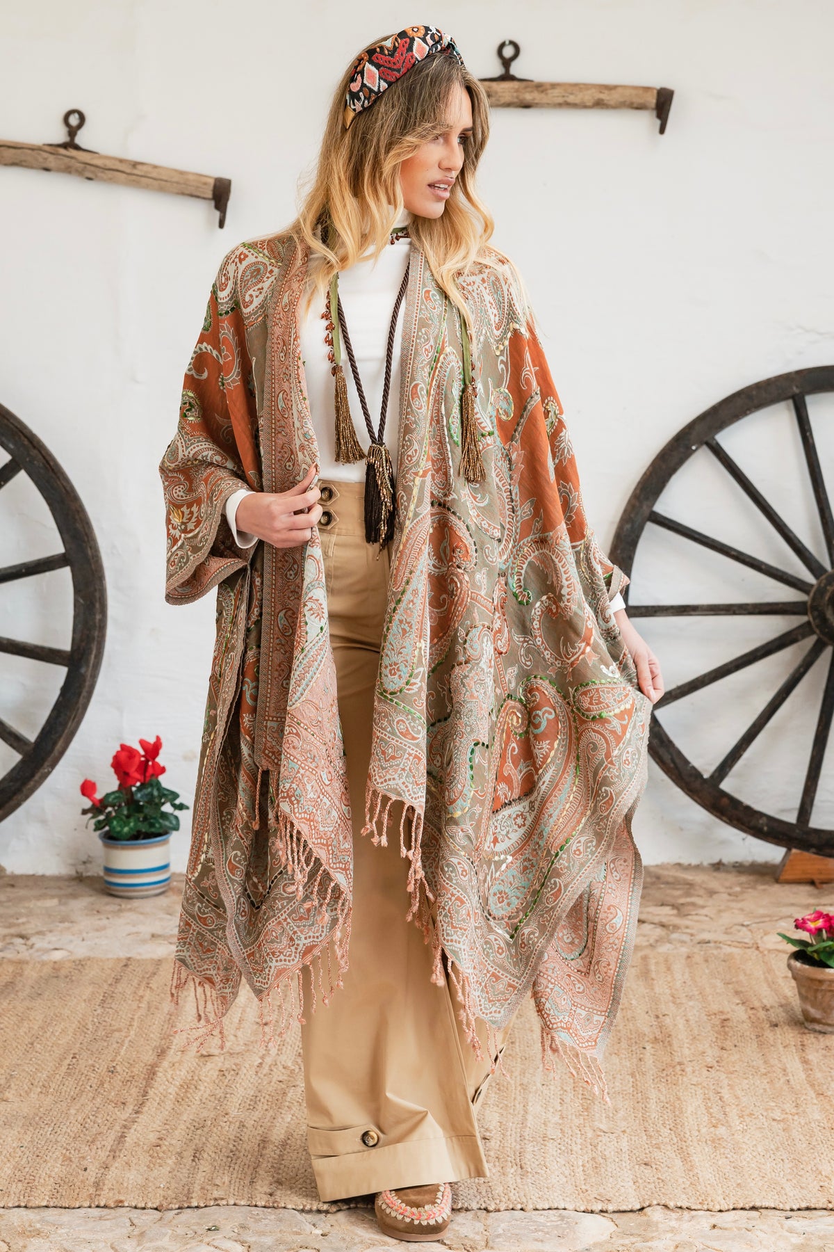 Binissaida Poncho Classic Embroidey 