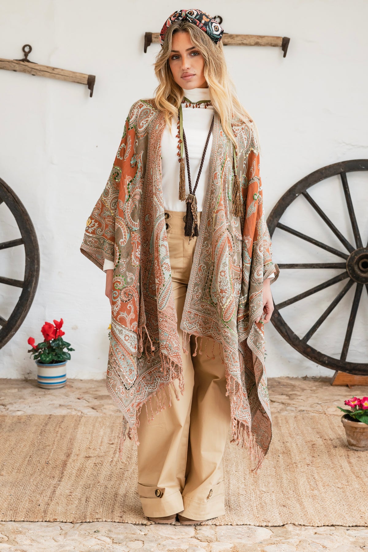 Binissaida Poncho Classic Embroidey 