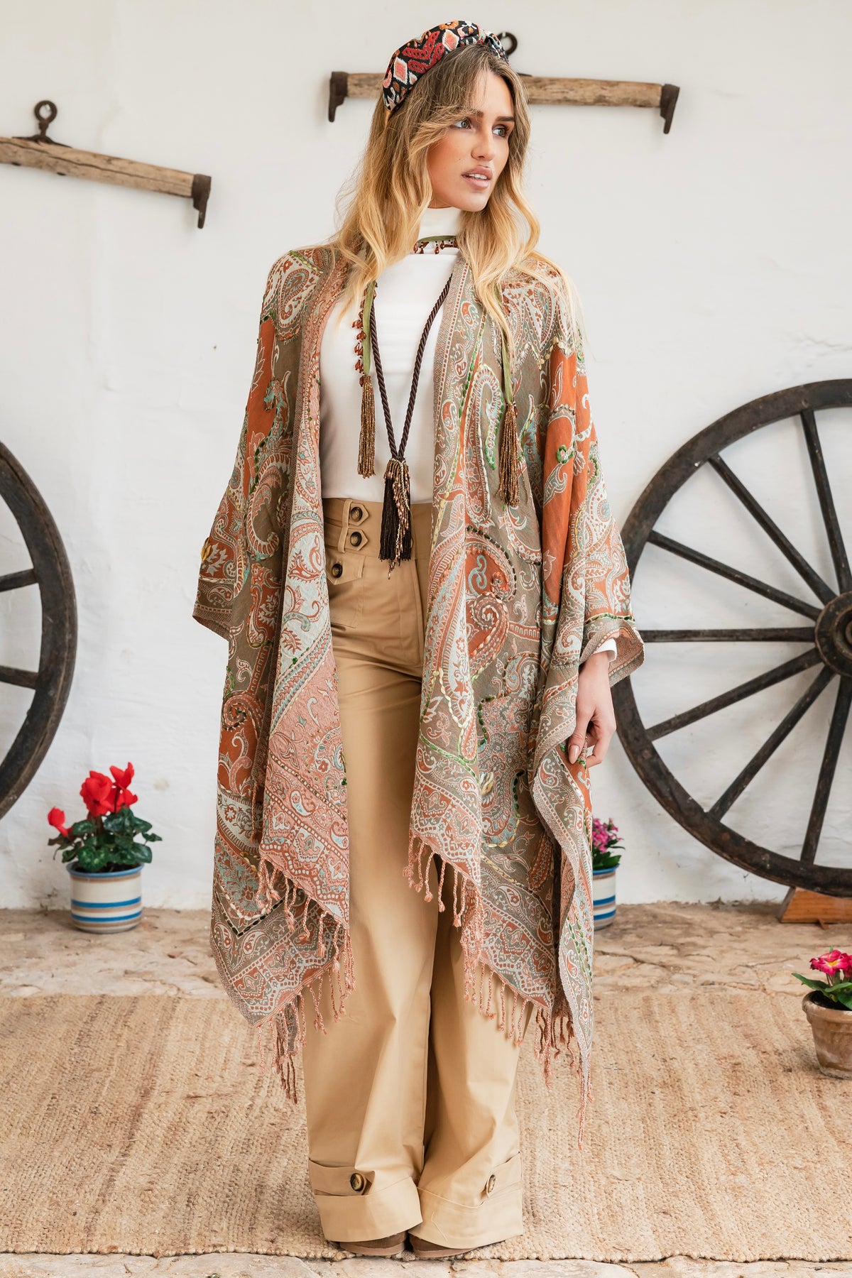 Binissaida Poncho Classic Embroidey 