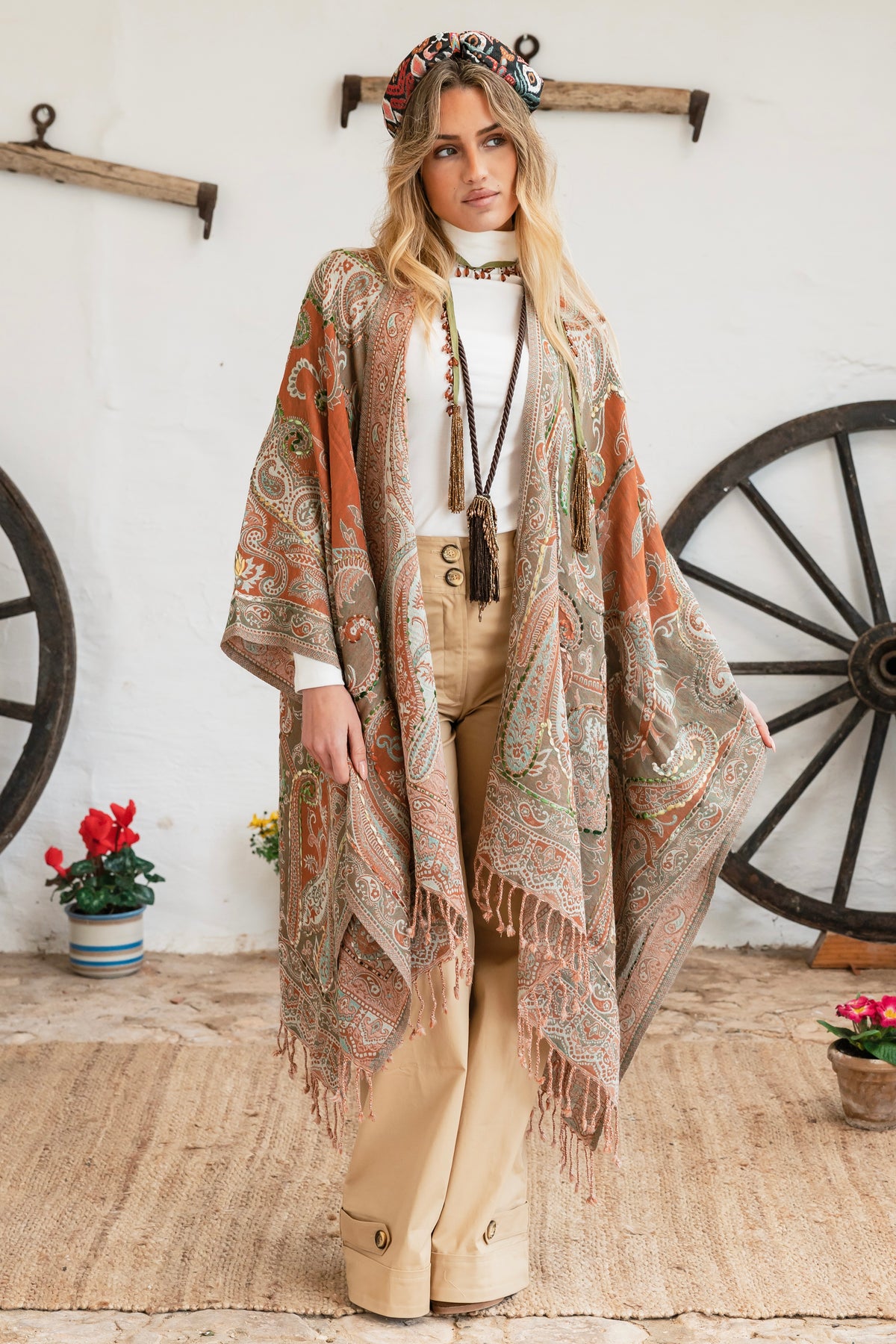 Binissaida Poncho Classic Embroidey 