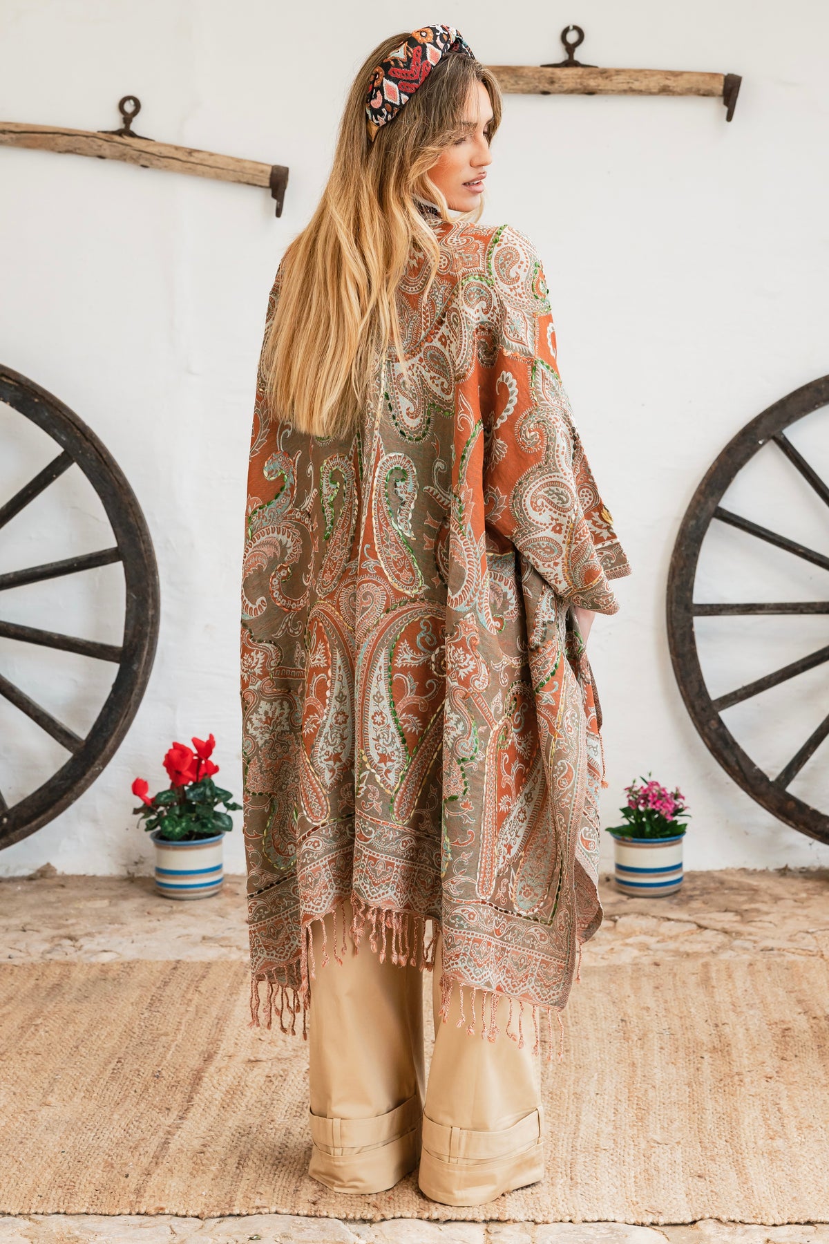 Binissaida Poncho Classic Embroidey 