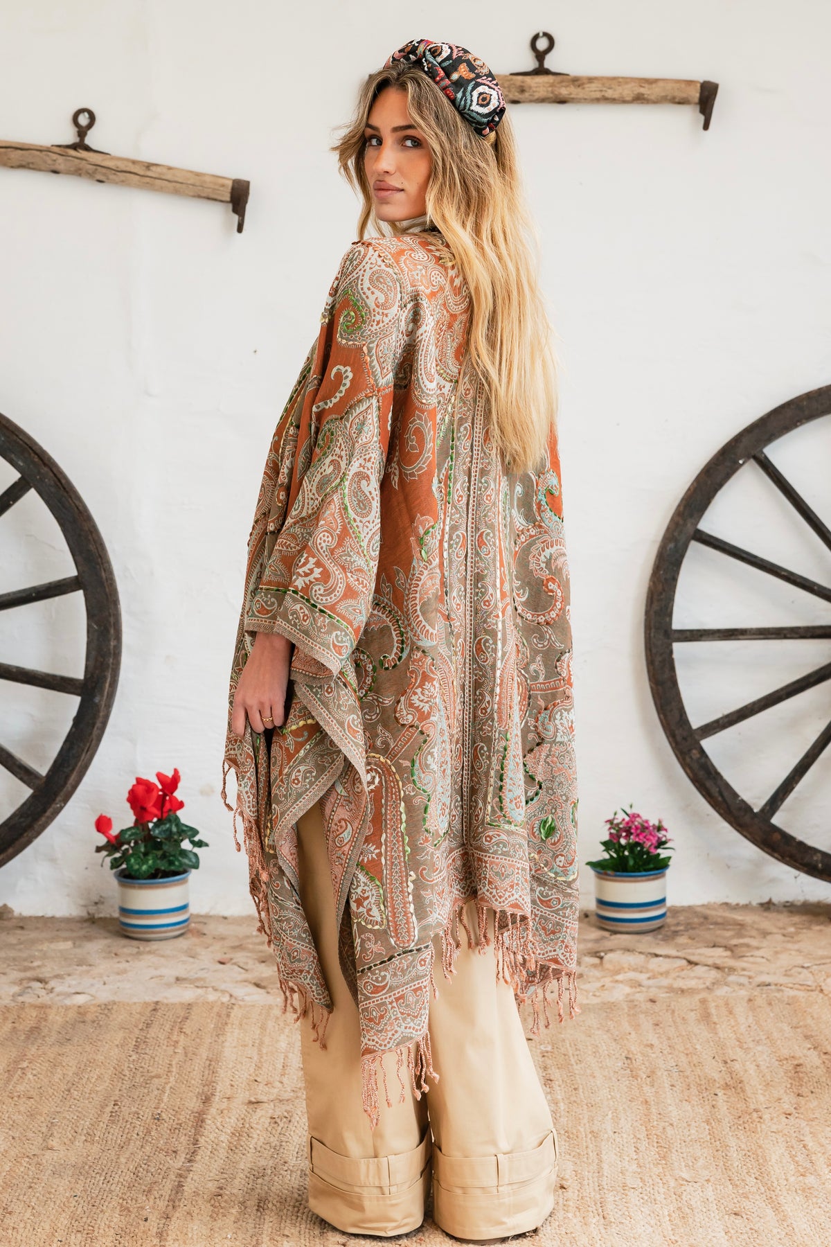 Binissaida Poncho Classic Embroidey 