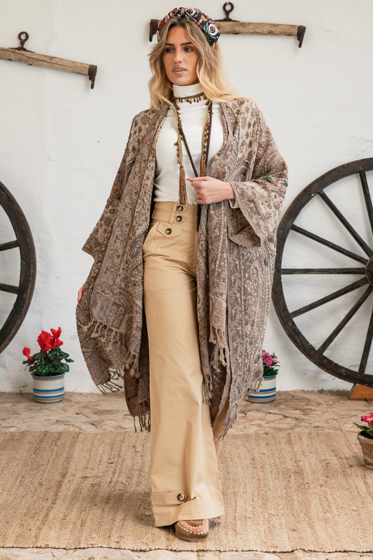 Binissaida Poncho Classic Embroidey 
