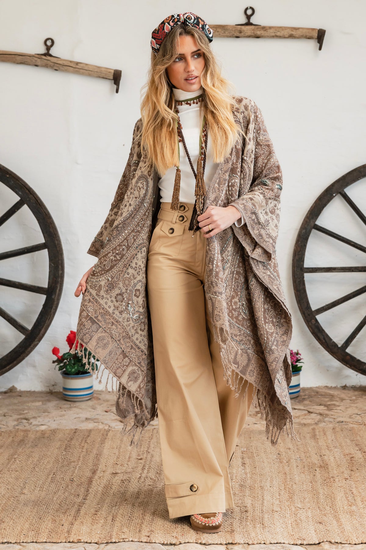 Binissaida Poncho Classic Embroidey 