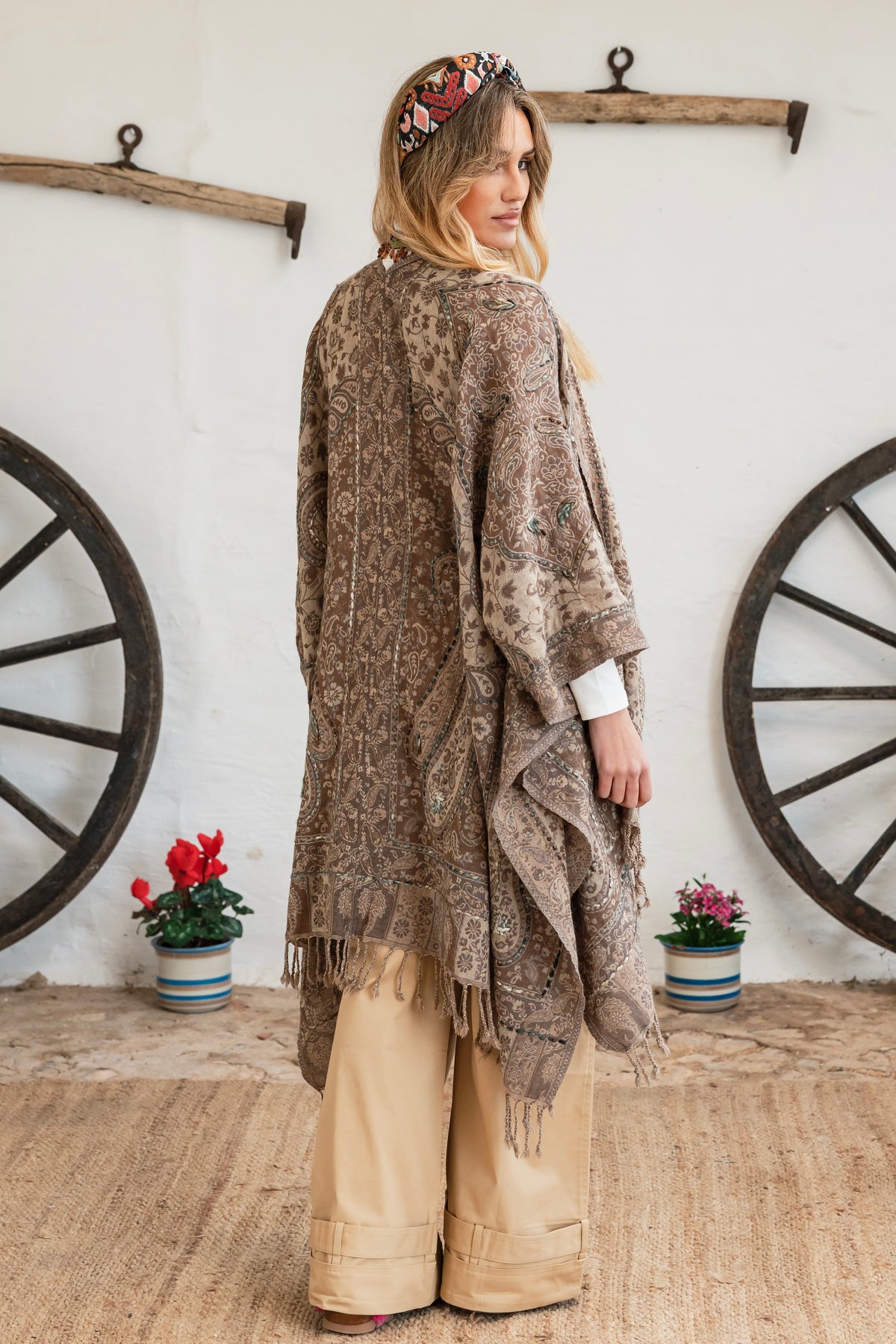 Binissaida Poncho Classic Embroidey 