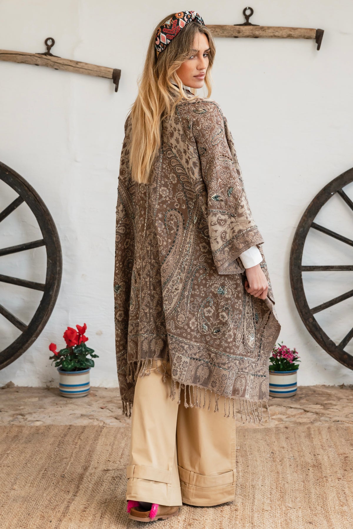 Binissaida Poncho Classic Embroidey 