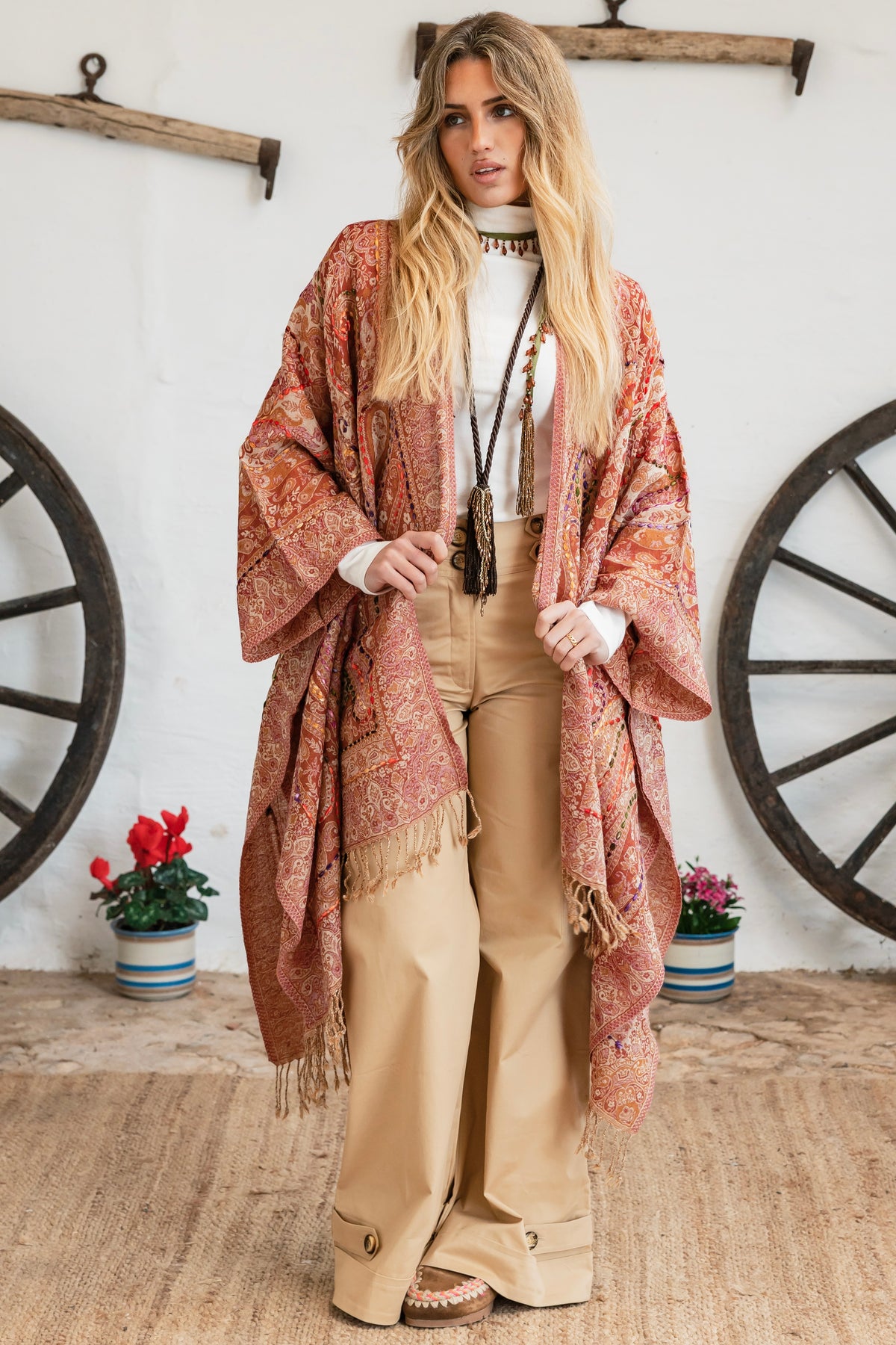 Binissaida Poncho Classic Embroidey 