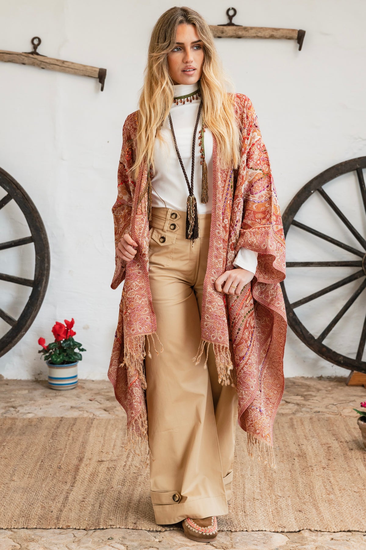 Binissaida Poncho Classic Embroidey 
