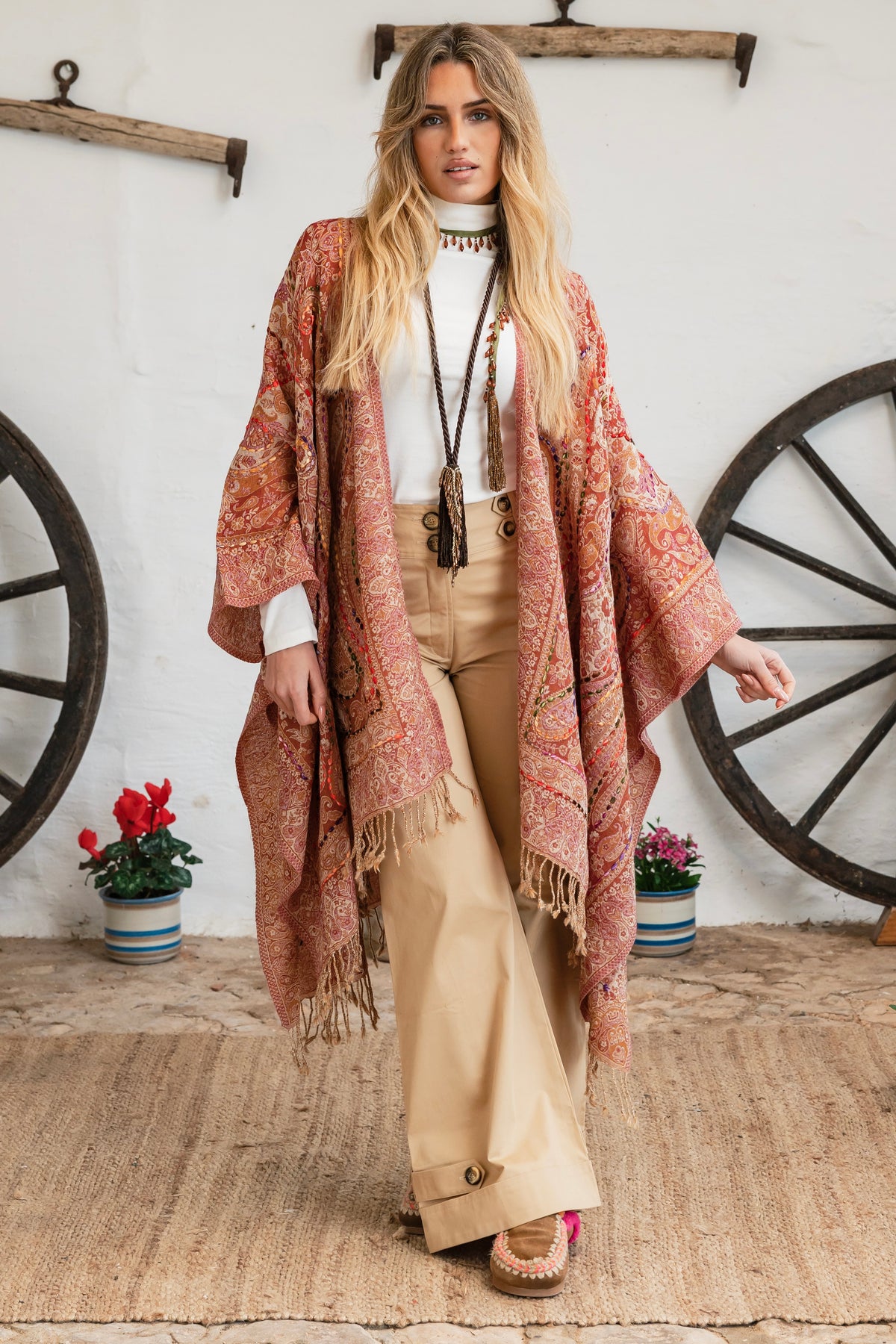 Binissaida Poncho Classic Embroidey 