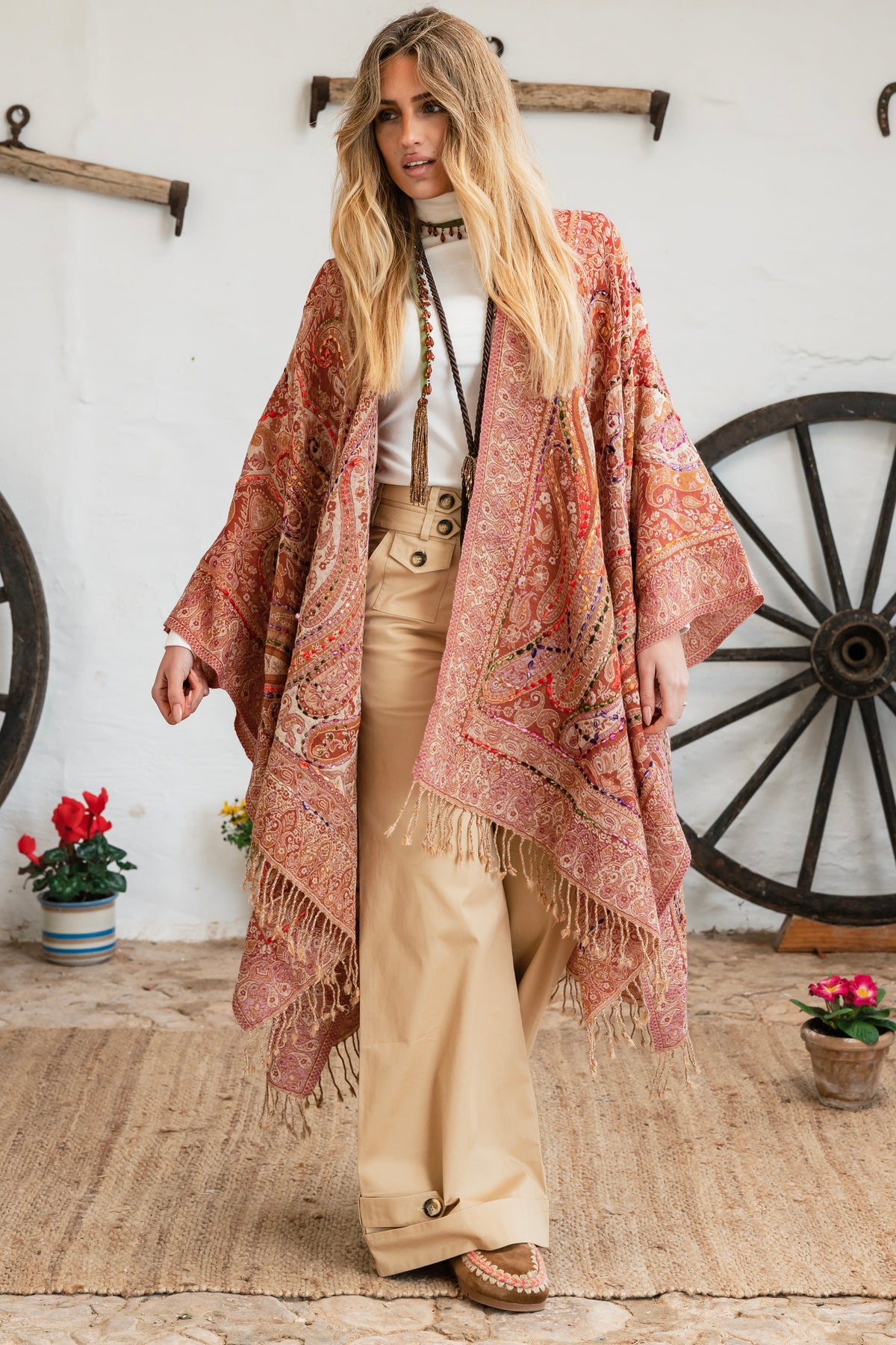 Binissaida Poncho Classic Embroidey 
