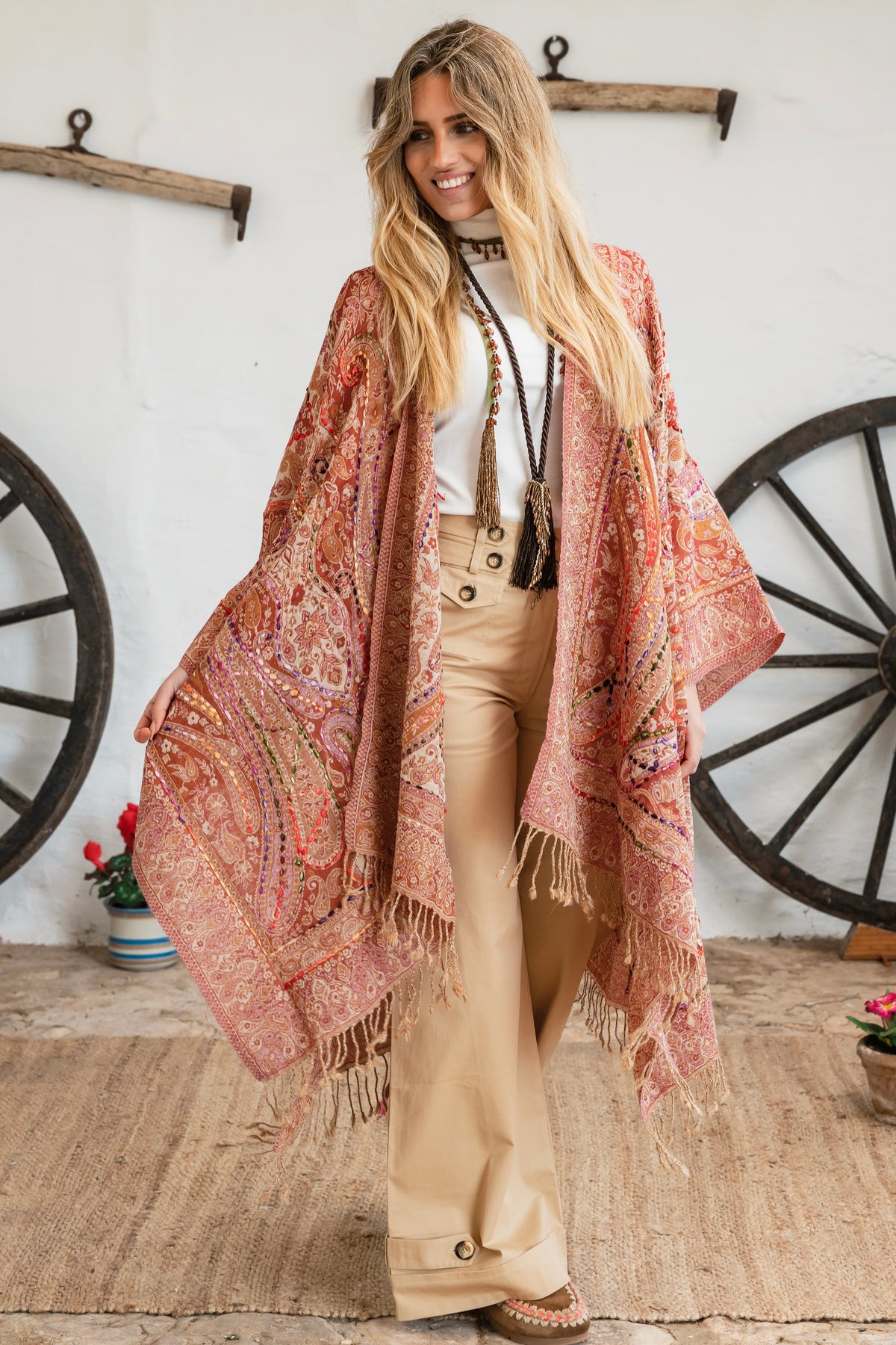Binissaida Poncho Classic Embroidey 