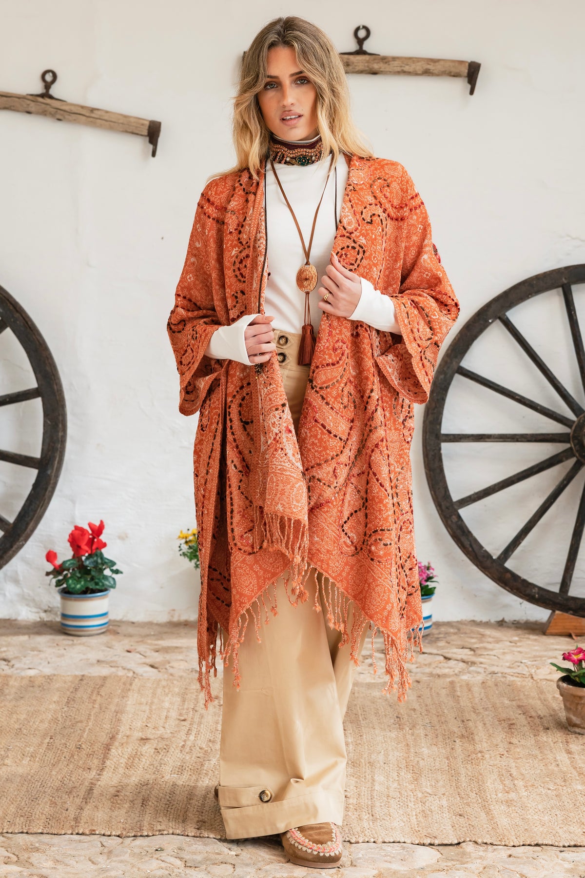 Binissaida Poncho Classic Embroidey 