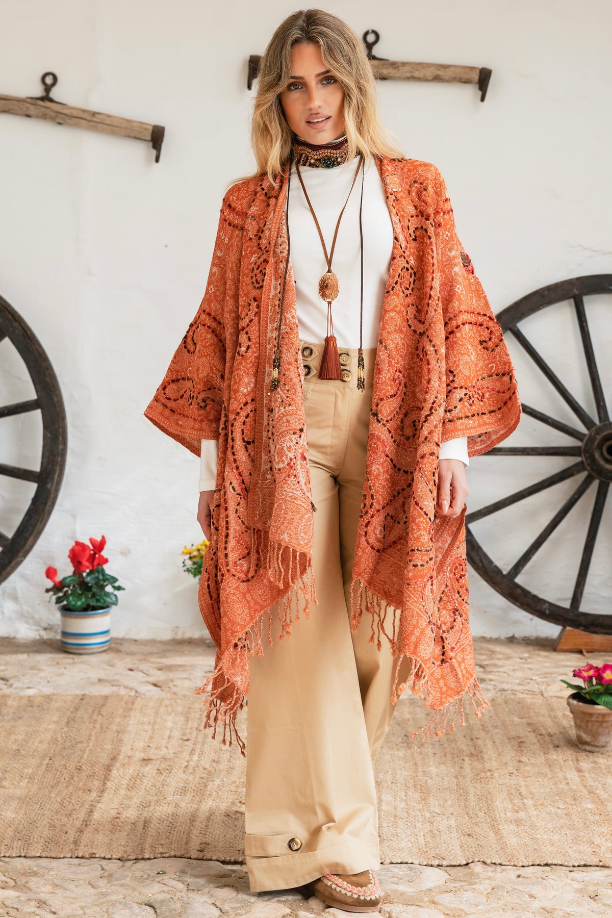Binissaida Poncho Classic Embroidey 