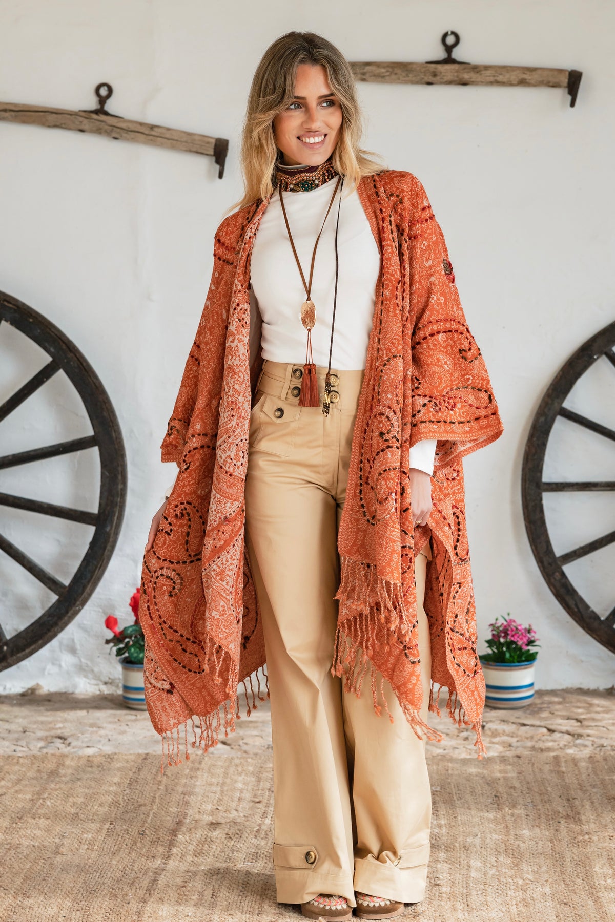 Binissaida Poncho Classic Embroidey 