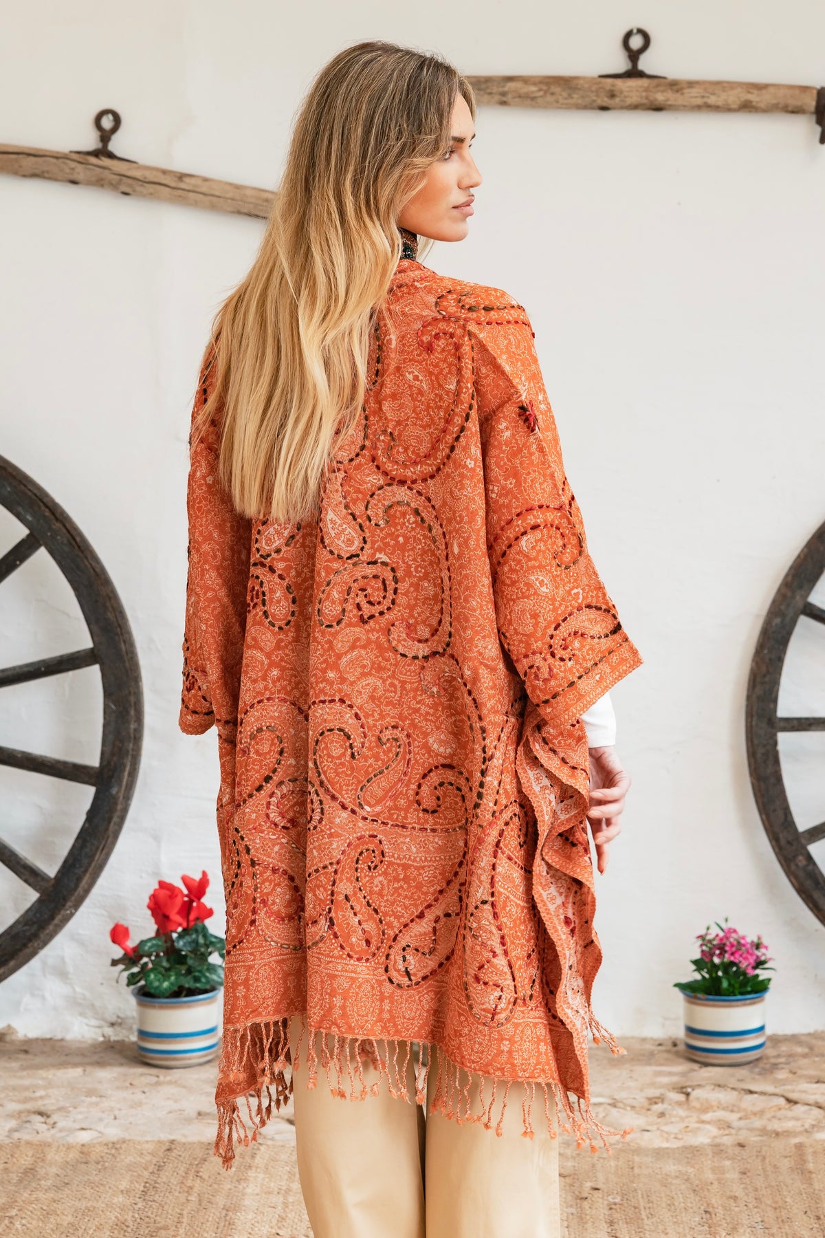 Binissaida Poncho Classic Embroidey 