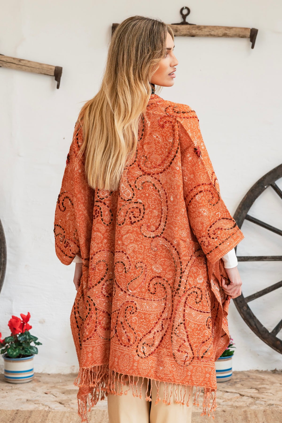 Binissaida Poncho Classic Embroidey 