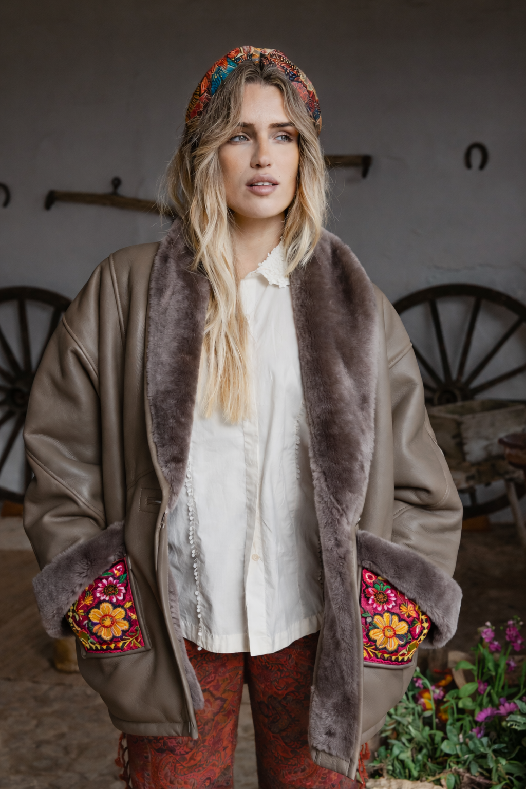 Llucalari Pelliza  Embroidery